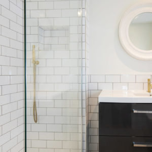 A double size shower tray fits the space perfectly